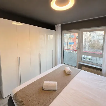 Cf46 With Balcony And Quiet Location Apartment